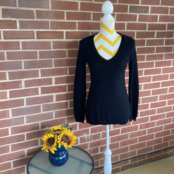 LOFT 100% Cashmere Sweater - Picture 2 of 9